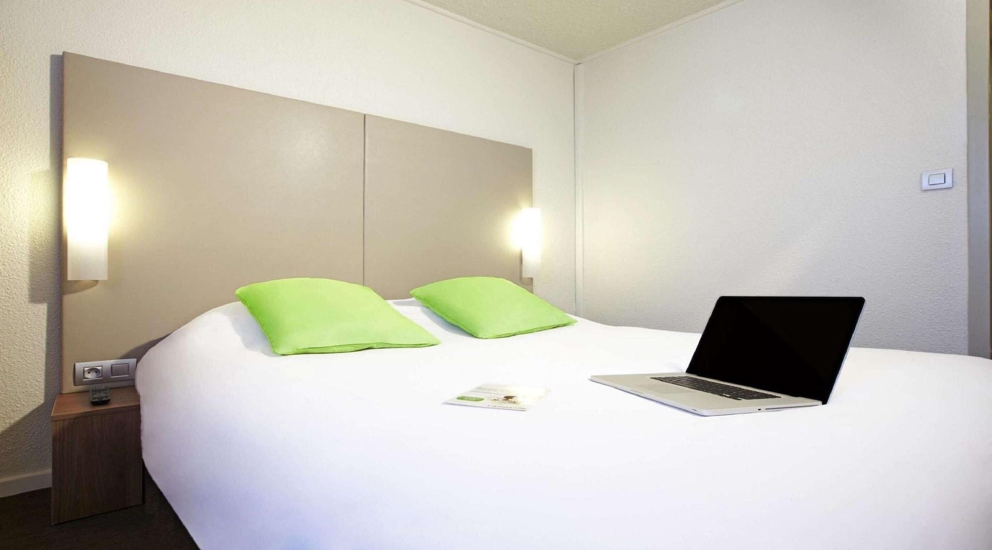 The Originals City Hotel La Verriere-Yvelines Экстерьер фото