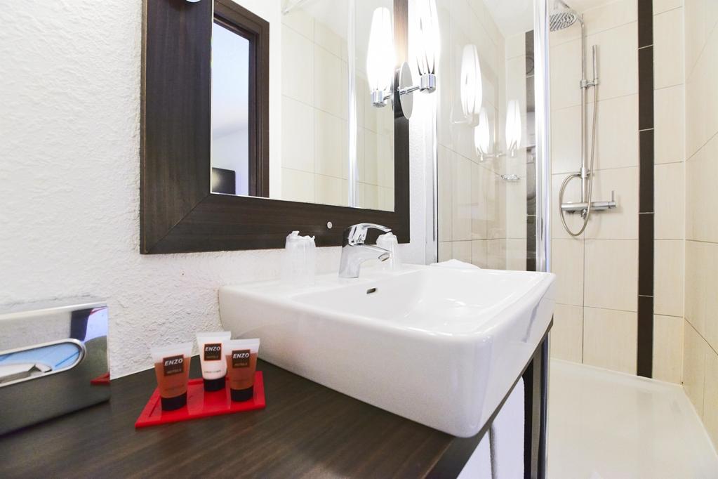 The Originals City Hotel La Verriere-Yvelines Экстерьер фото