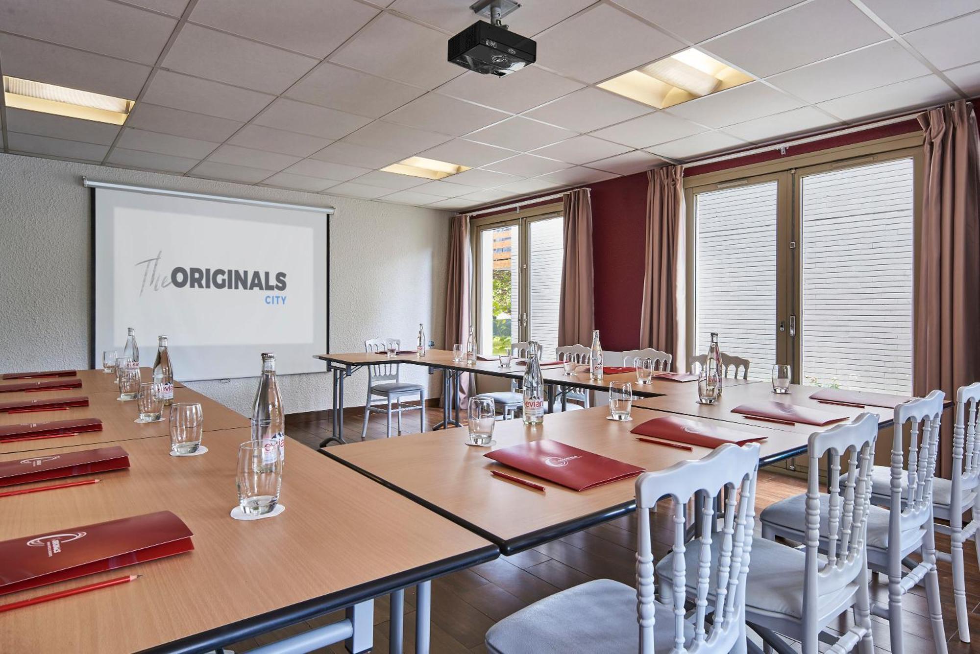 The Originals City Hotel La Verriere-Yvelines Экстерьер фото