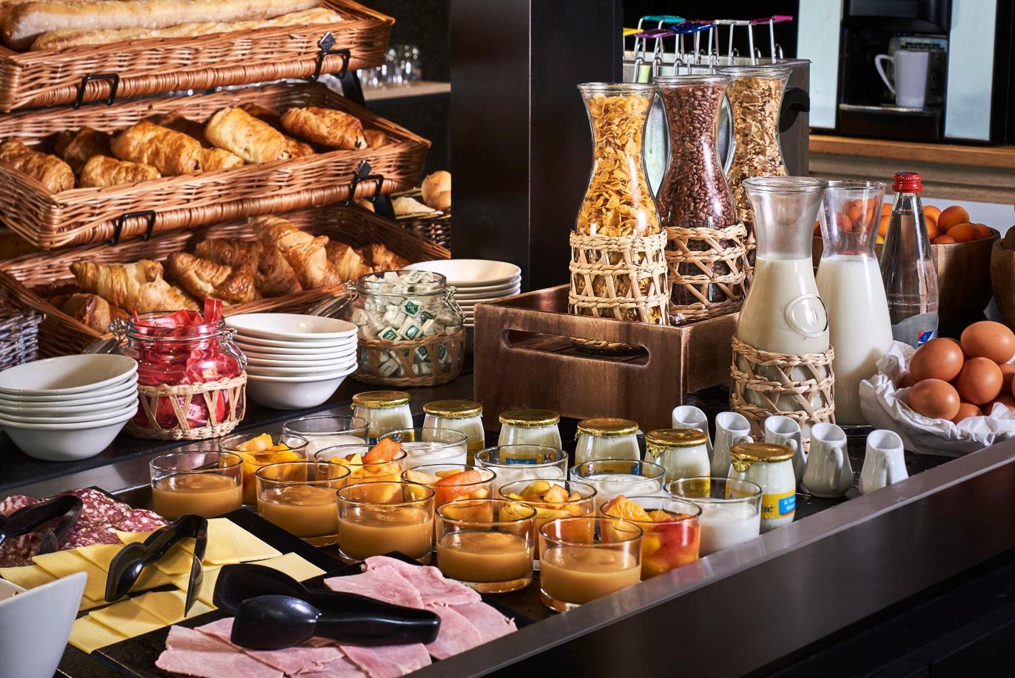 The Originals City Hotel La Verriere-Yvelines Экстерьер фото